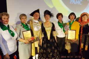 11 октября 2012 г. Открытие Всероссийского форума. Представители омской делегации с ведущими церемонии открытия форума