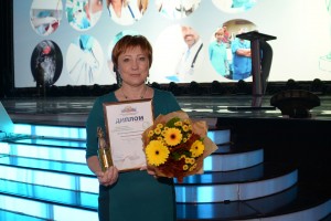 Ольга Александровна с дипломом и наградой за победу в конкурсе